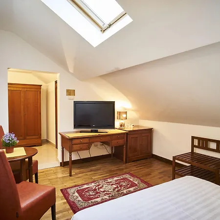 Cozy Attic V Bucharest